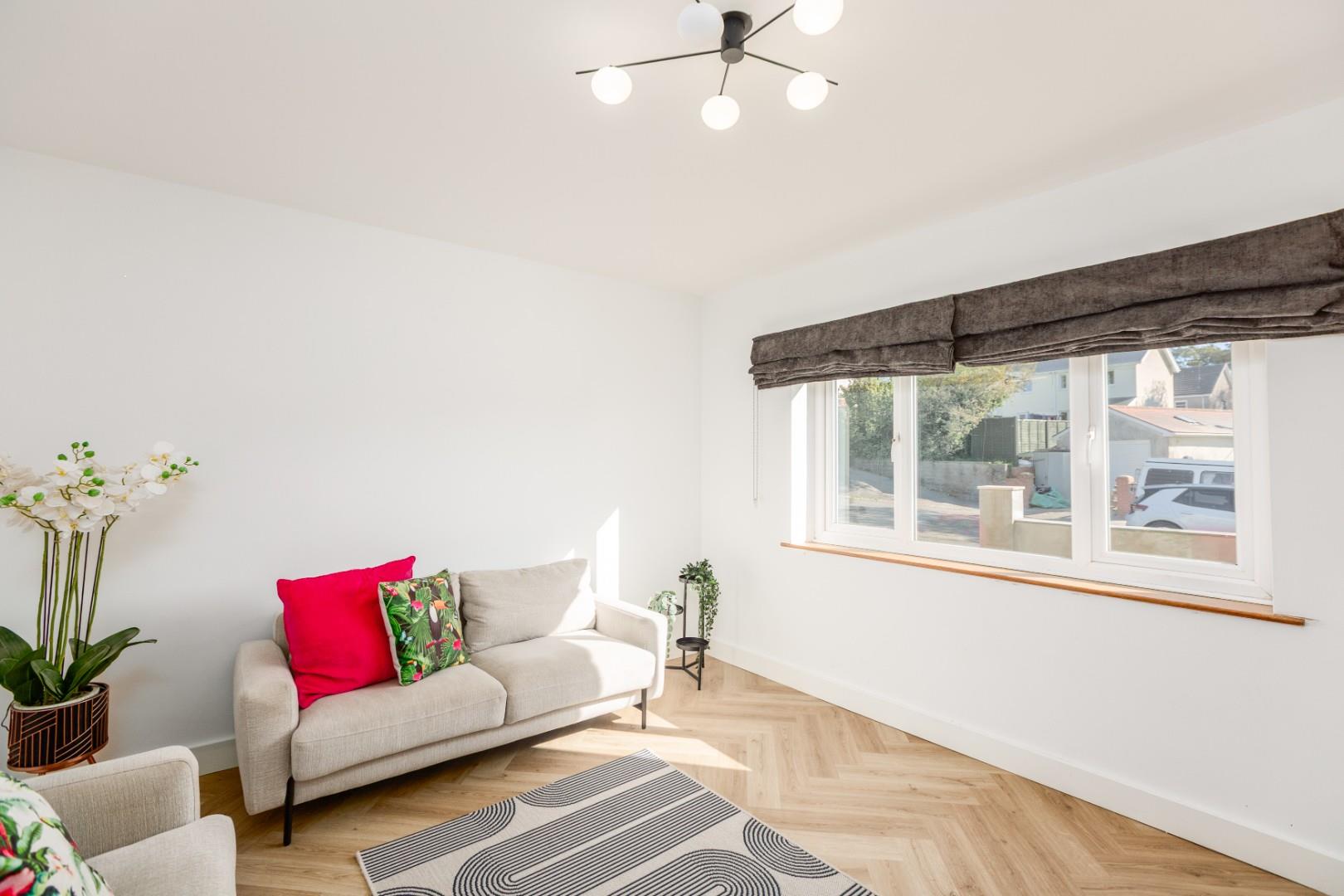 Tirmynydd Road, Three Crosses, Swansea, SA4 3PB